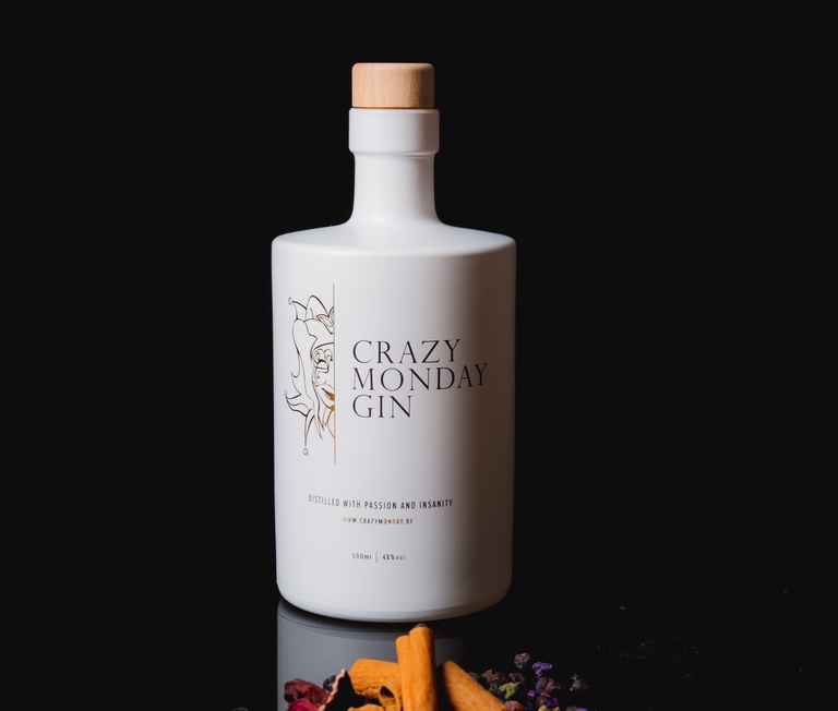 Crazy Monday Gin - logo, branding, packaging design en website - ikoon tielt